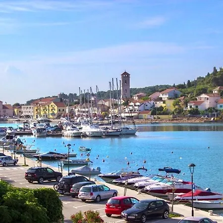 Erna Seaside Tisno